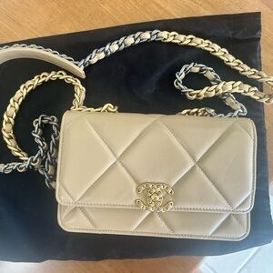 Chanel 19 WOC Lambskin beige RARE COLOR